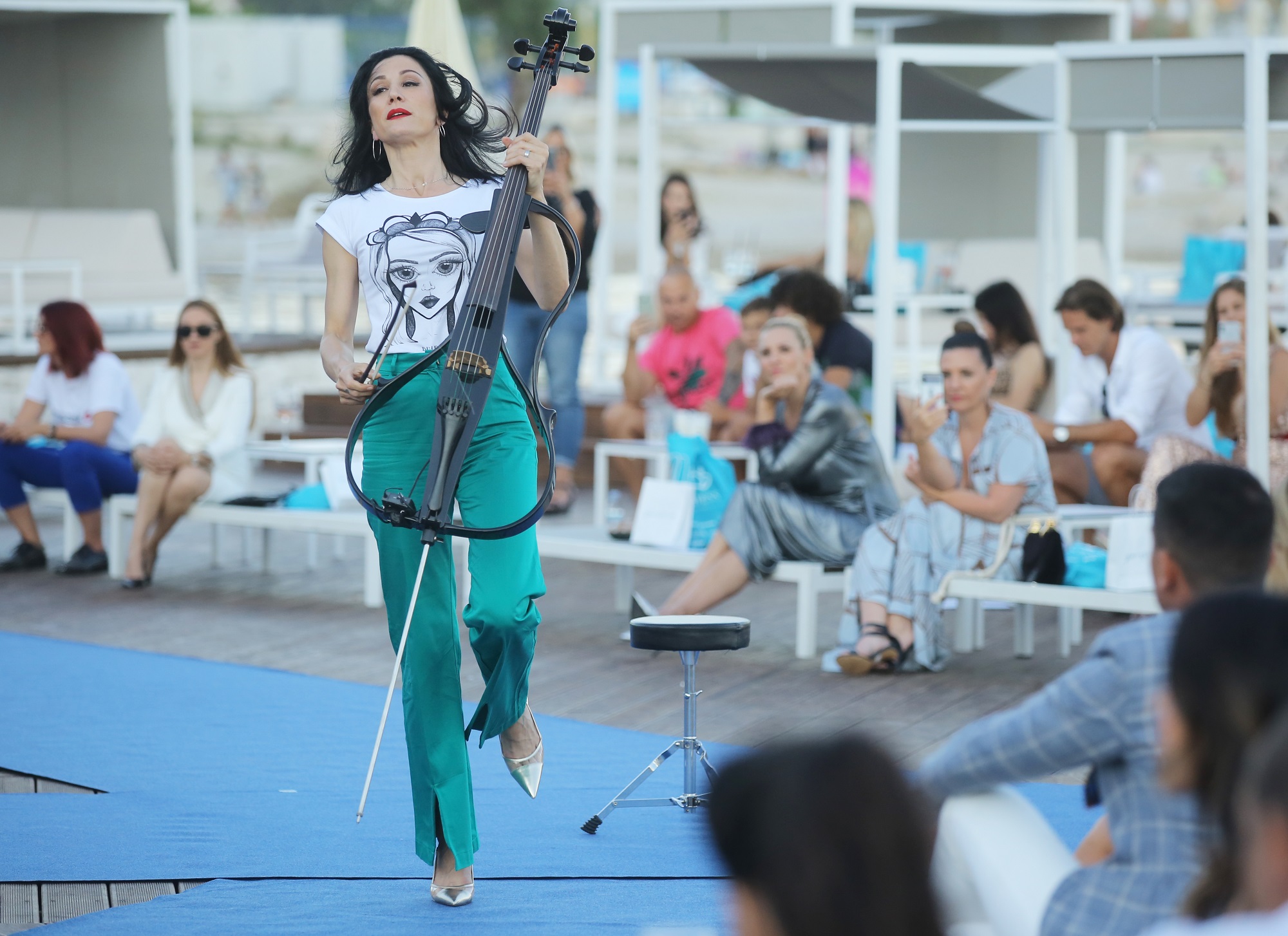 Split, 100720.
U sklopu modne revije Duchess womens wear fashion show SS20 kolekcija za ljeto po prvi put u Hrvatskoj predstavio se novi ljetni nauticki proizvod ImaJet koji se pokrece na struju.
Revija i prezentacija ImaJeta odrzala se na plazi hotela Radisson Blu Resort
Foto: Duje Klaric / CROPIX